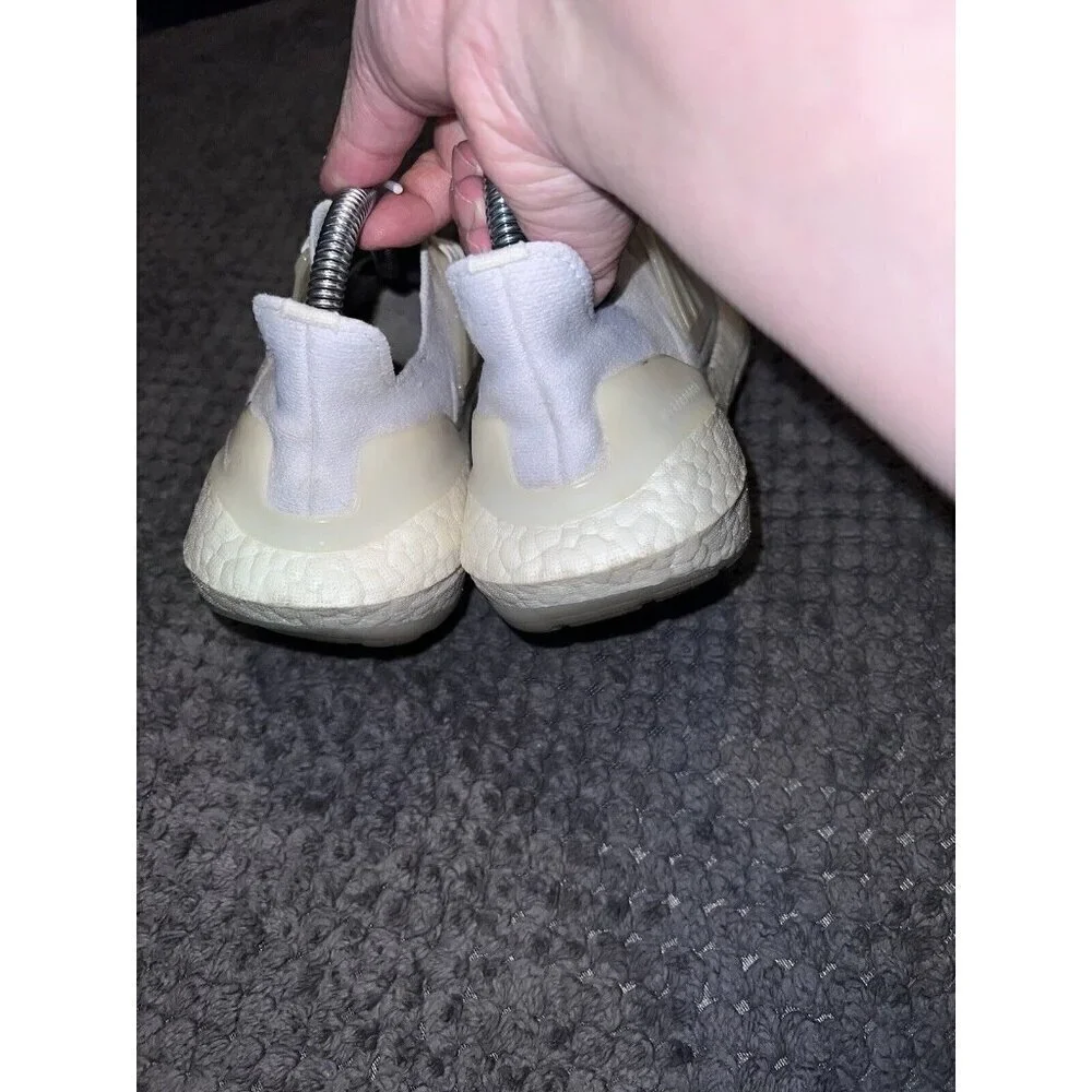 ADIDAS UltraBoost 22 Triple White Womens Sz 6